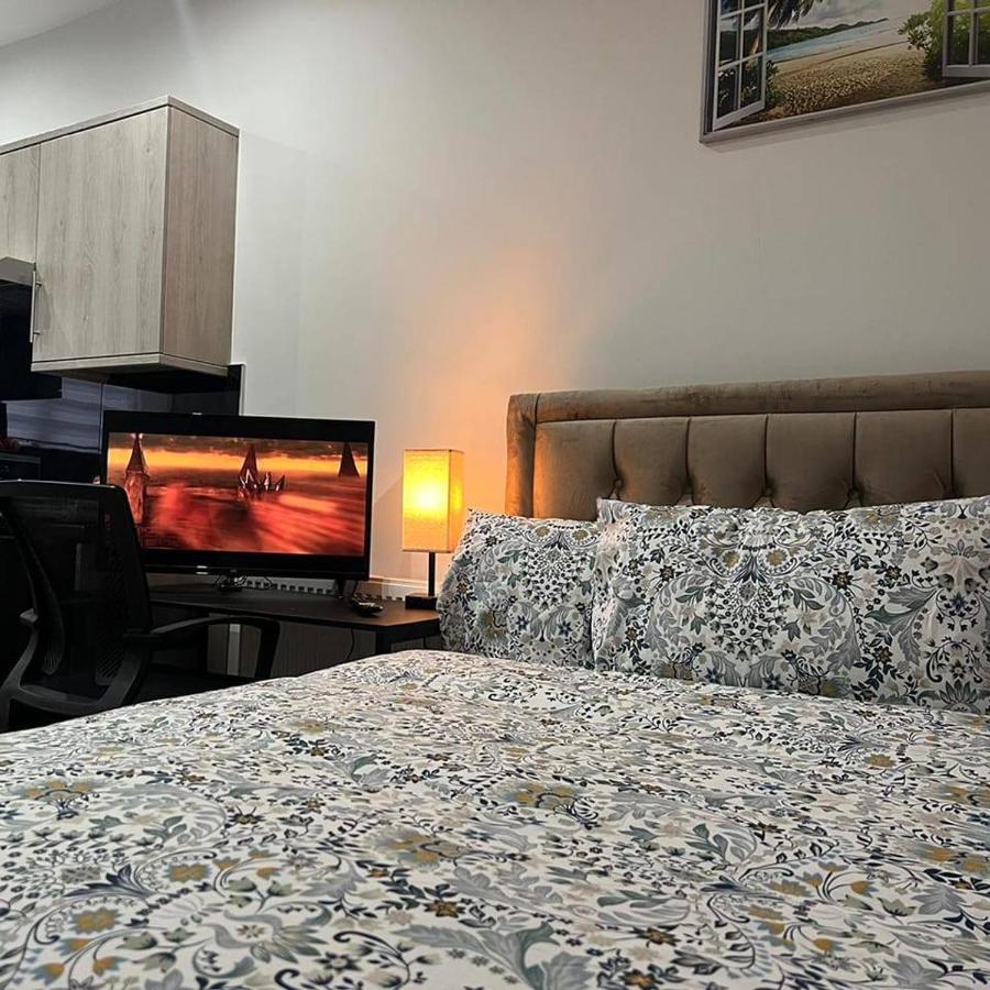 La Vie - Entire Apartment - Next To Central District Elizabeth Line Tube Station - Near Central London & Wembley 일링 외부 사진